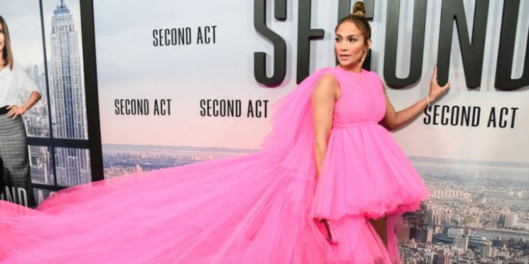 JLo extrém ruhakölteménnyel lopta el az estét