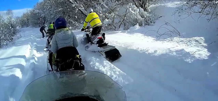 Motoros szánnal is túrázhatunk az országhatár közelében