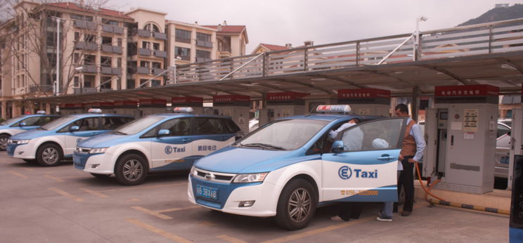 A 12 milliós metropolisz, ahol minden busz és taxi elektromossággal megy