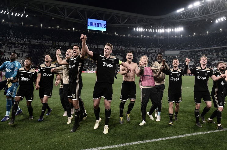 Teljes bajnoki fordulót halasztanak el az Ajax miatt