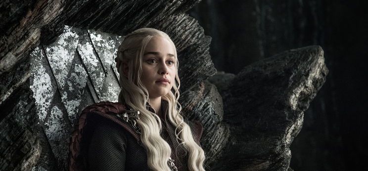 Ilyen az, amikor Daenerys Targaryen, a sárkányok anyja belepirul egy bókba