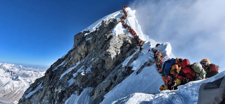 „90 percen át irányítottuk a forgalmat az Everest tetején”