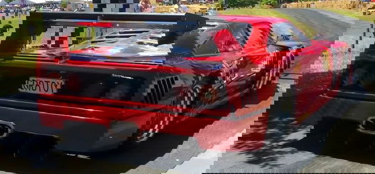 Szuper Ferrarit épített magának egy új-zélandi férfi – videó