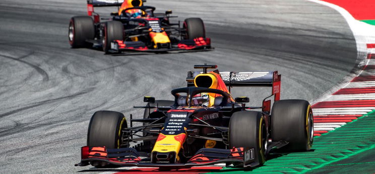 Vitatható, de szenzációs módon nyerte Verstappen az Osztrák Nagydíjat