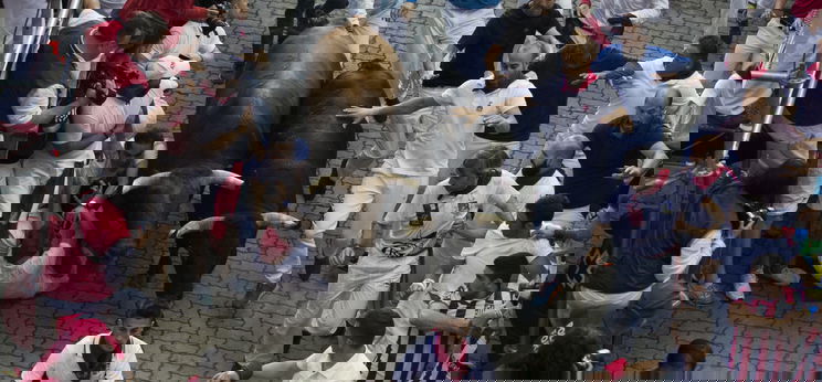 Van az NFL-nek egy csillaga, aki a bika felett is átugrik – videó