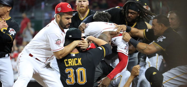Ekkora bunyót baseball meccsen még nem láttál – videó