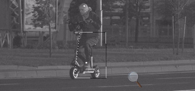 Egyszer csak bemértek egy 75 km/h-val haladó elektromos rollert