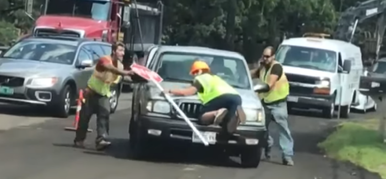 Elfogyott a türelme az autósnak, megdöbbentő, amit csinált – videó