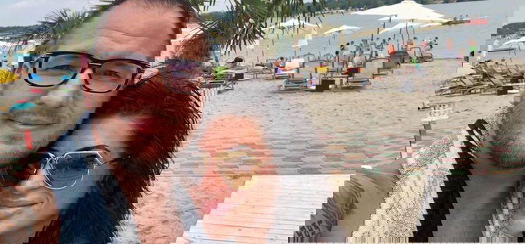 El kell olvadni Curtis apás videójától