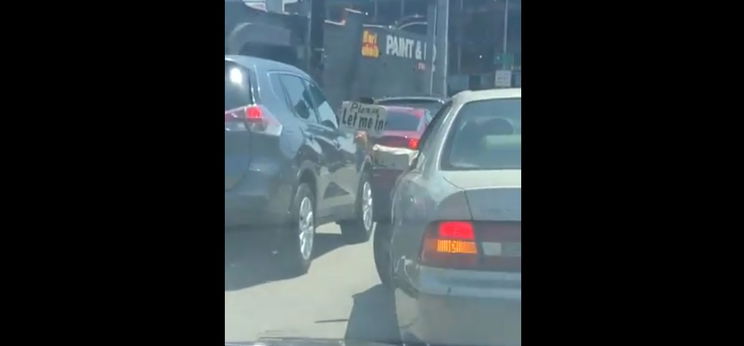 Ennél humorosabb troll még nem ült autóba – videó
