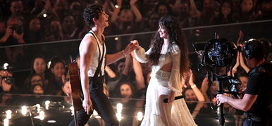 Shawn Mendes megmutatja, hogyan csókolózik Camila Cabello-val