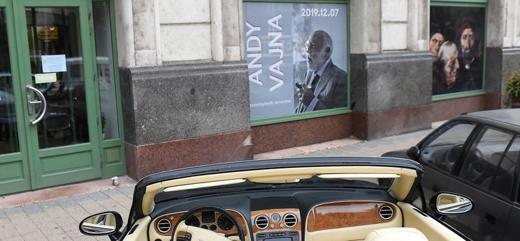 Megvették Andy Vajna luxusautóját, ám a Rambo-filmek kései senkinek sem kellettek