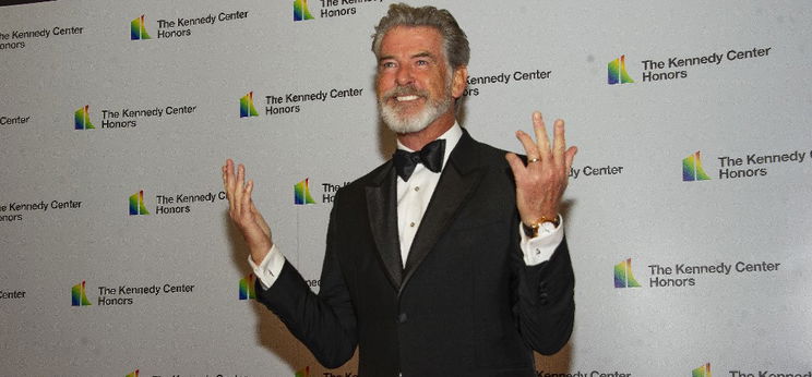 Pierce Brosnan szerepet kapott az új Hamupipőkében
