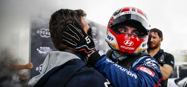 A magyar autósport legnagyobb sikere: Michelisz Norbi világkupa-győztes!