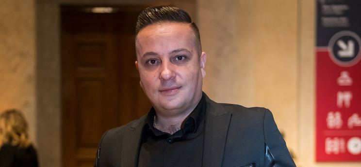 „Könnyű álmot hozzon az éj”: L.L. Junior Horváth Charlie-val énekel – videó