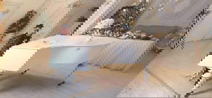 Kis Grófo karácsonyi dalában mutatta meg először kislányát – videó