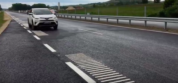 Kikészültek a környéken lakók a zenélő magyar úttól – videó