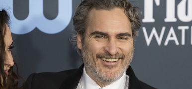 A rendőrök elengedték Joaquin Phoenix-et, hogy újabb díjat vehessen át