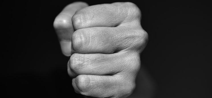 Tömegverekedés: botokkal estek a magyaroknak a horvát szurkolók – képek