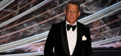 Tom Hanks lenyomott pár fekvőtámaszt az Oscar előtt – videó