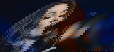 Maradj otthon! fesztivál: új klipben adja elő Most élsz című dalát Rúzsa Magdi – videó