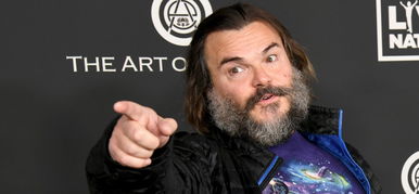 Itt az ideje, hogy Jack Black félmeztelen tánca jókedvre derítsen