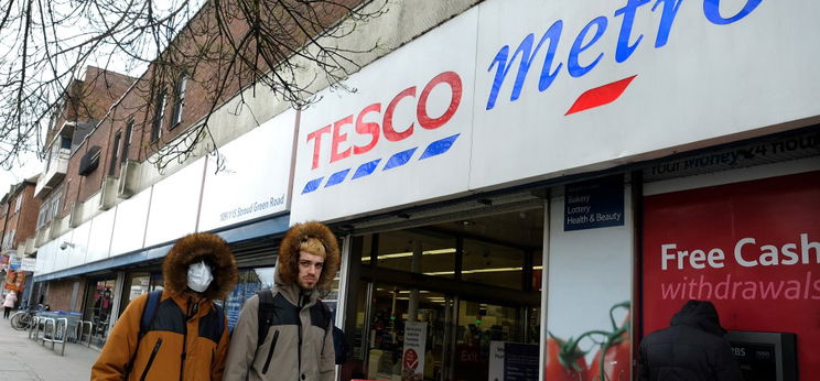 Egy híres magyar lemezlovas is munkát vállalt a Tescoban