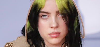 Kikerült a netre Billie Eilish vetkőzős videója