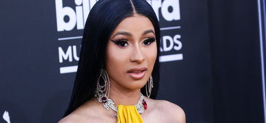 Cardi B egy aprócska bikiniben árulja el a szexi fotók titkát