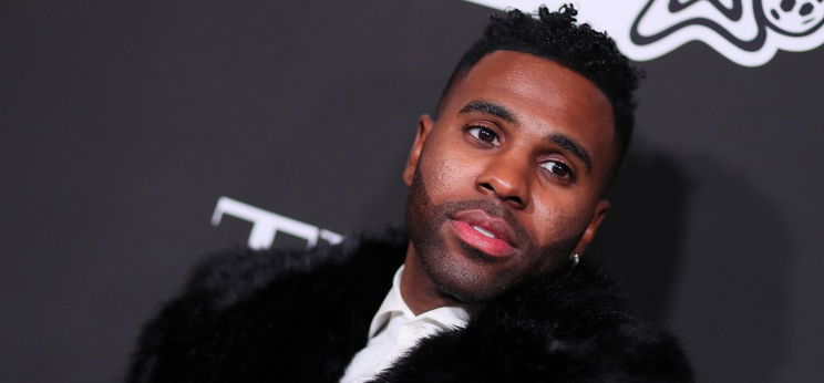 Jason Derulo megpróbált legyűrni 22 hamburgert