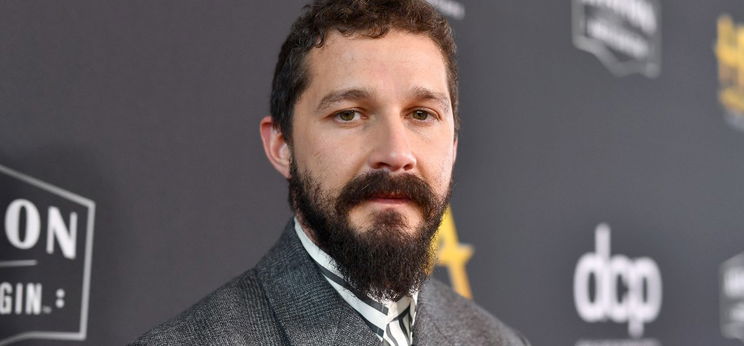 Shia LaBeouf hatalmas mellkastetkót csináltatott egy szerep kedvéért – kép