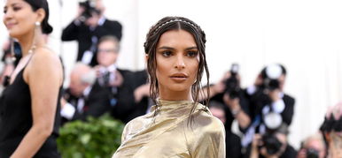 Emily Ratajkowski megint vadító, bikinis képpel ajándékozott meg minket