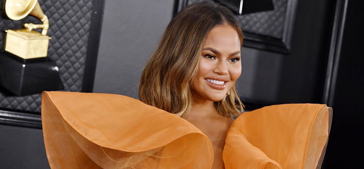 Chrissy Teigen megmutatta a mellét műtétje után