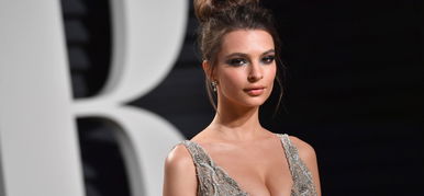 Brutálszexi bikinis képeket rakott ki magáról Emily Ratajkowski