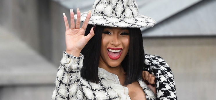 Cardi B-nek már a haja is Louis Vuitton – képek