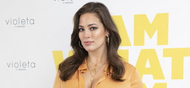 Ashley Graham anyaszült meztelenül pózol a babájával – kép