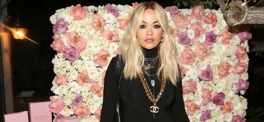 Rita Ora a mellvillantásai miatt lassan már modell lesz, nem énekesnő