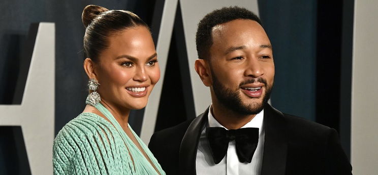 Harmadik gyermekét várja Chrissy Teigen és John Legend – videó