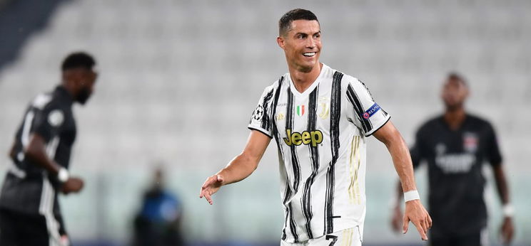 Cristiano Ronaldo ismét megvillantotta tökéletes felsőtestét – fotó