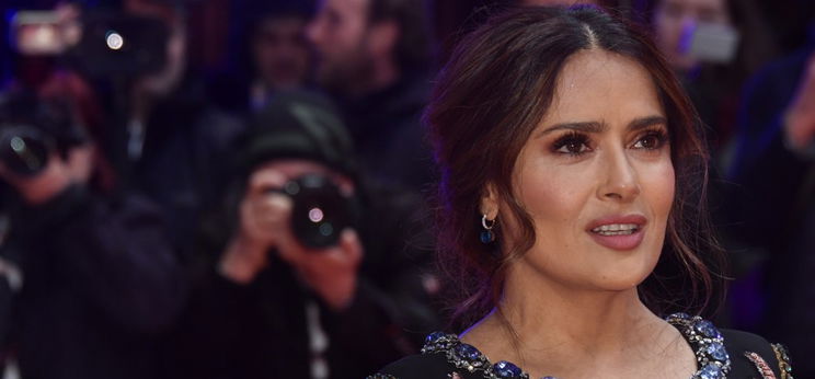 Salma Hayek félmeztelen fotóval köszöntötte fel a lányát