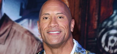 Dwayne Johnson megmutatta, hogy gyerekként nyúlfoga, és mikrofonfrizurája volt – kép