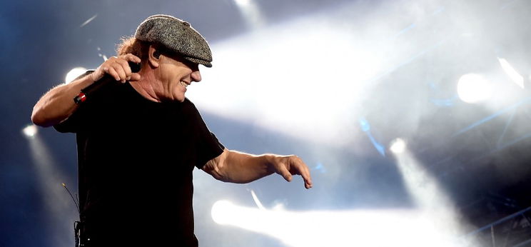 Ezért hord mindig sapkát az AC/DC énekese, Brian Johnson