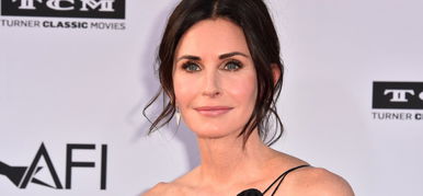 Courteney Cox különleges videóval kedveskedett a Jóbarátok rajongóinak