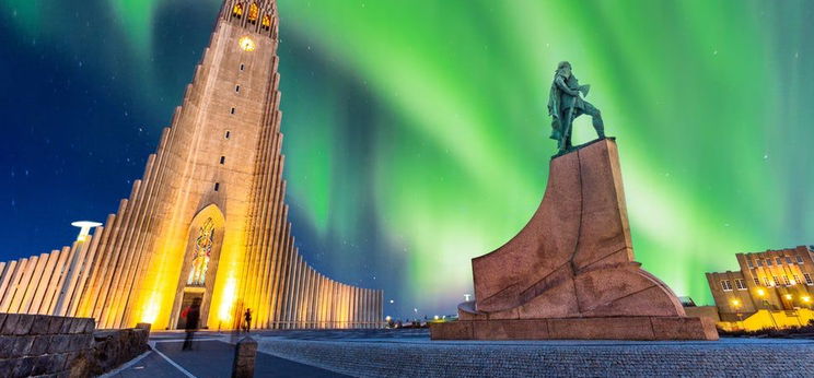 Lélegzetelállító fotó készült egy izlandi templomról