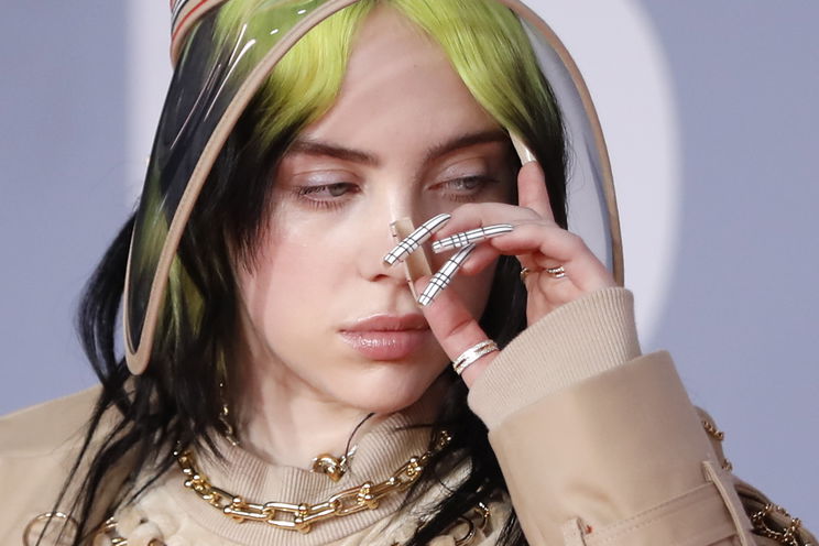 Billie Eilish a mellei miatt fél óra alatt százezer követőt vesztett az Instán