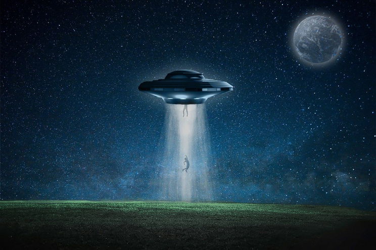 UFO sokkolta a kisváros lakóit: ködös reggel tűnt fel az izzó korong - videó