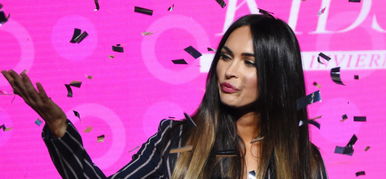 Megan Fox annyira mini ruhát vett fel, hogy képtelenség nem belátni a lábai közé - fotó