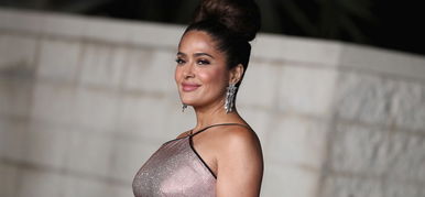 Salma Hayek bikinis képe olyan forró, mint a Nap felszíne