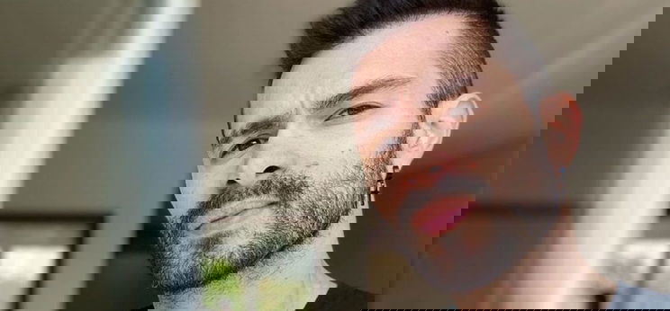 ByeAlex új külseje visszarepít minket a pornóipar aranykorába