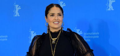 Salma Hayek mellei nem tudtak megmaradni a víz alatt, és a felszínre úsztak, brit tudósok kutatják, hogy miért - fotó